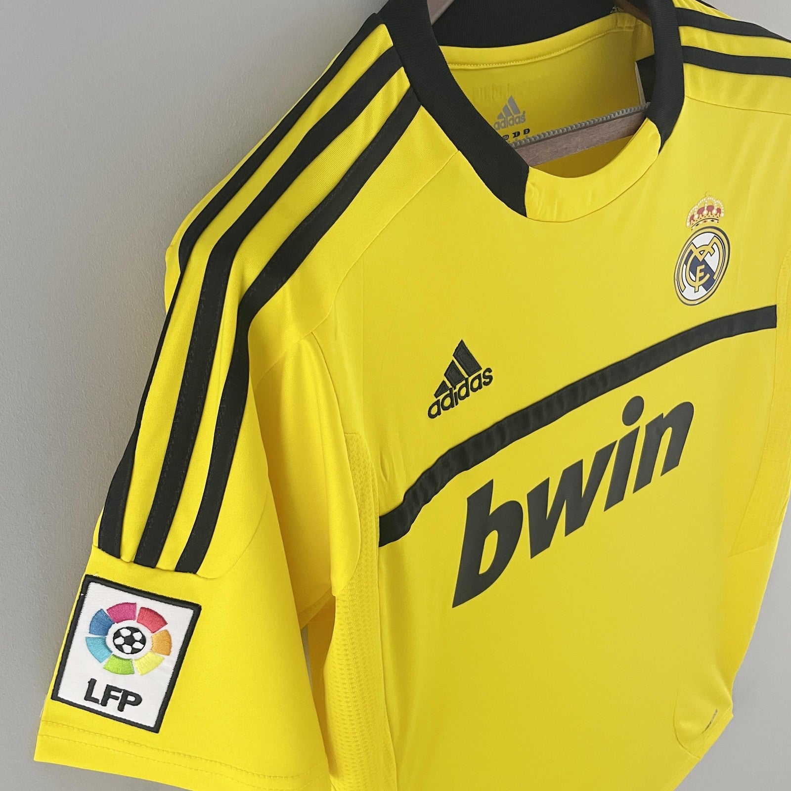 Retro Real Madrid Goalkeeper Yellow