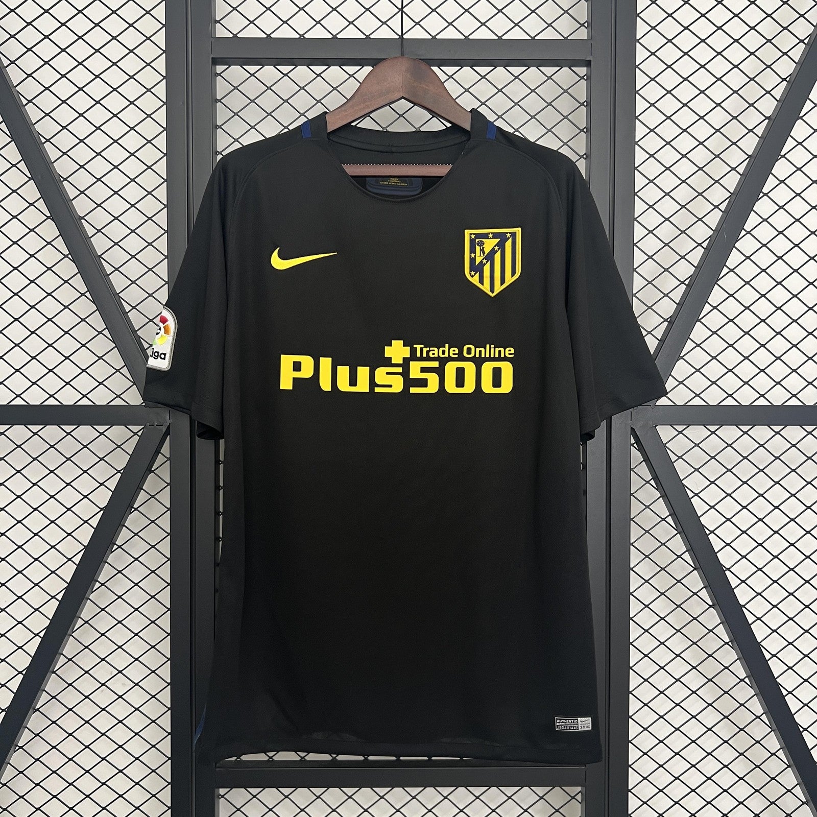 Retro Atletico Madrid 16 17 Away