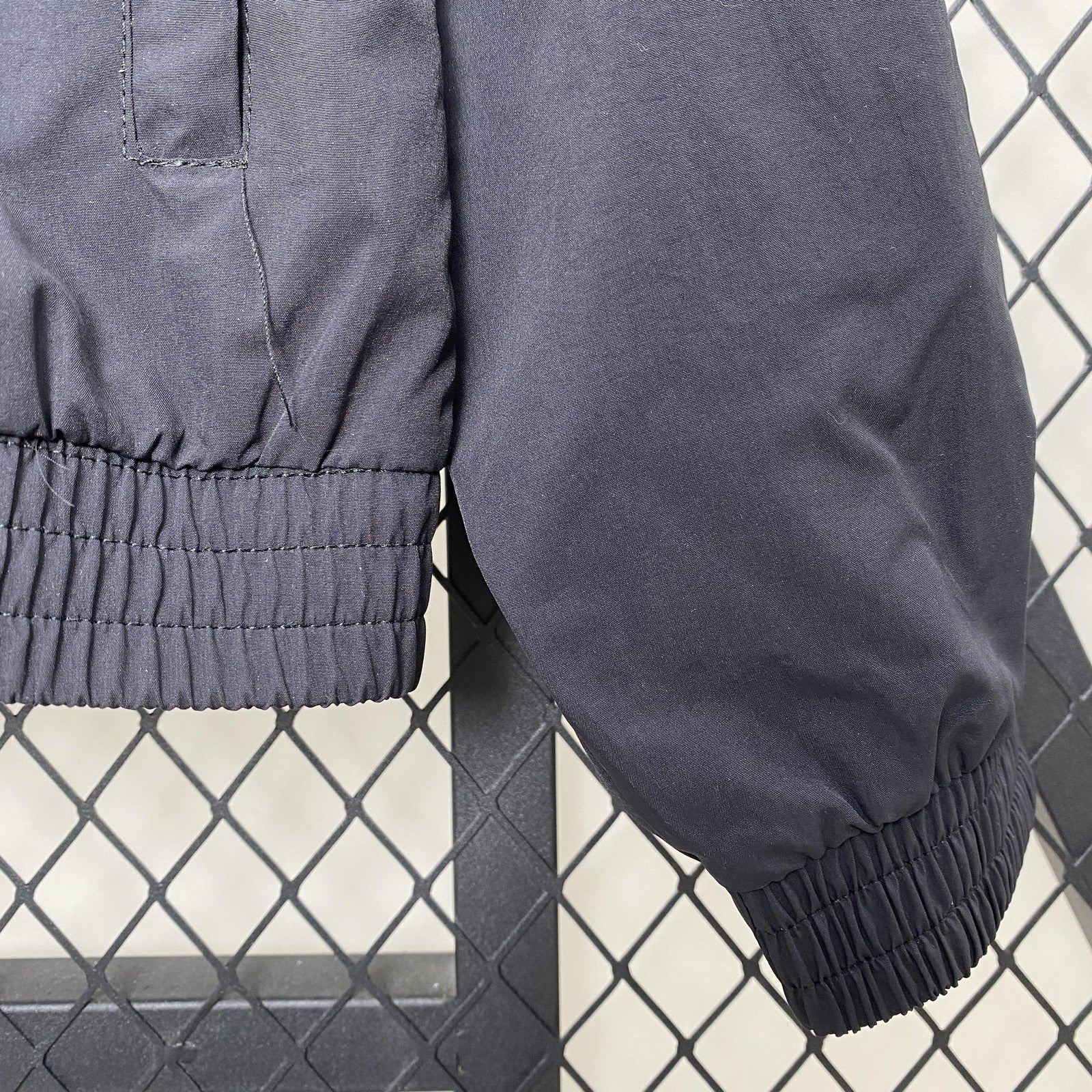 24 25 M U Windbreaker 2