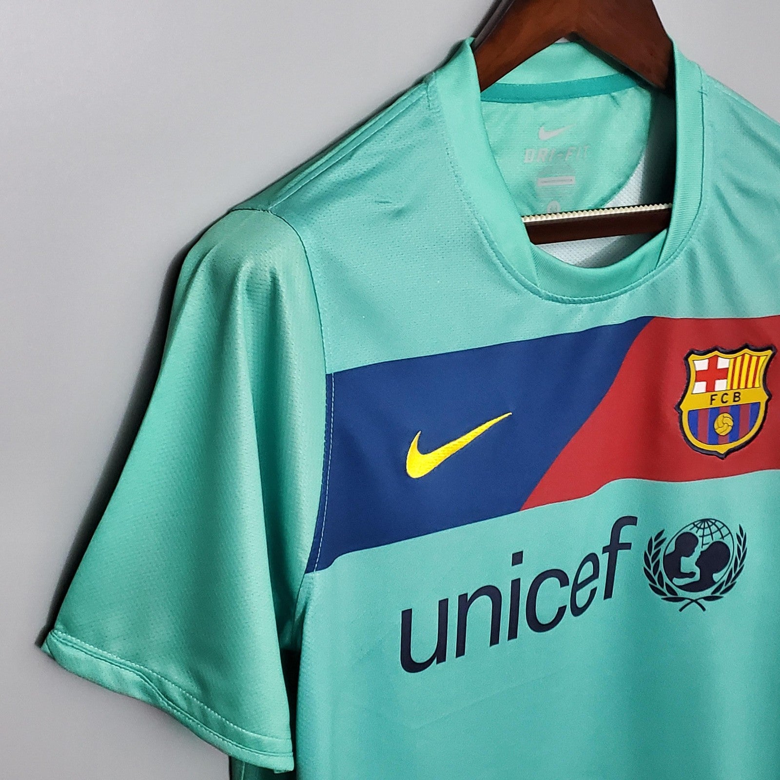 Retro Barcelona 10 11 Away