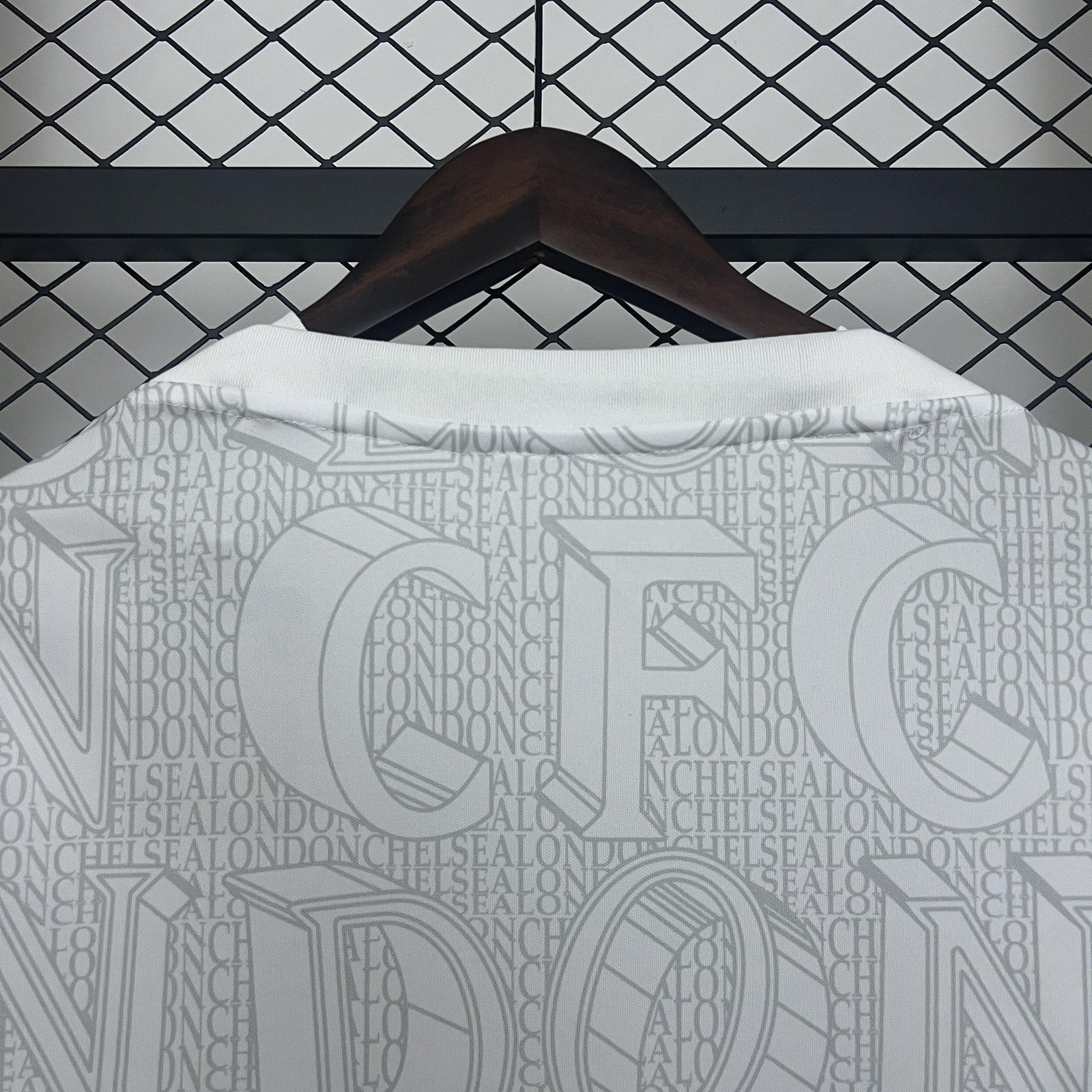 25 26 Chelsea Training Suit