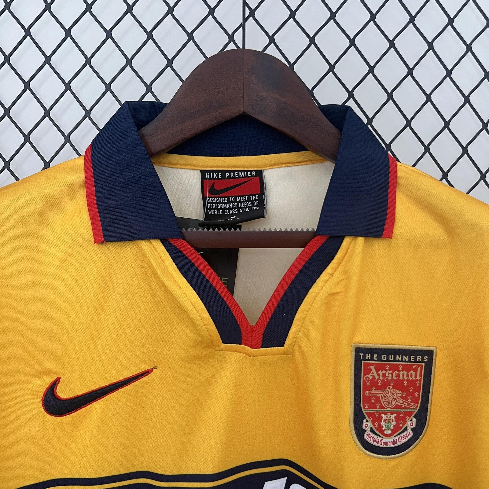 Retro Arsenal 97 99 Away